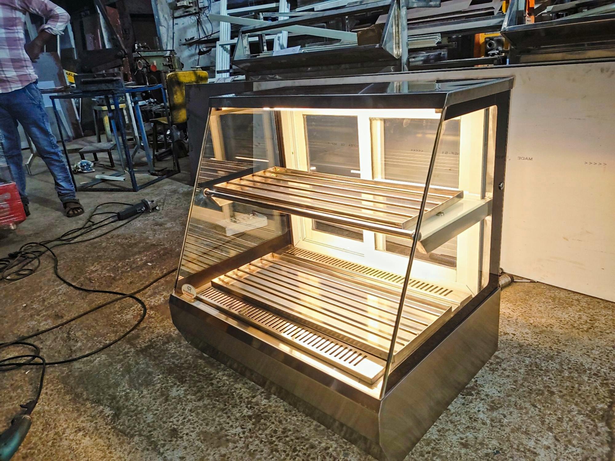 How a Countertop Heated Display Case Improves Food Presentation and Sales