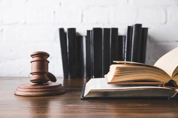 How a Criminal Lawyer Can Protect Your Rights