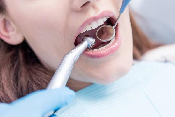 Essential Red Flags to Watch for in a Dental Waiting Room Before Booking an Appointment